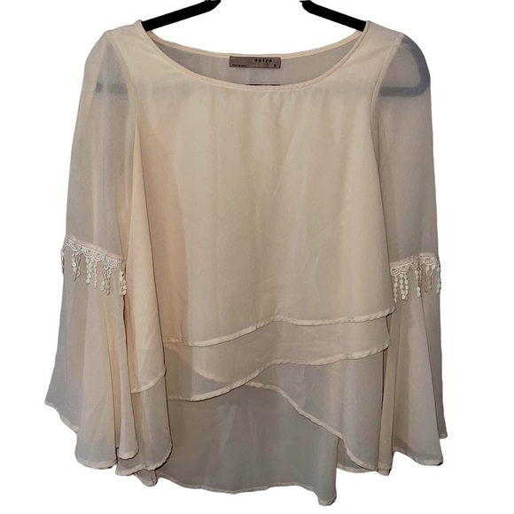 𝅺entro CREAM COLORED BELL SLEEVE TOP WITH LACE EMBELLISHMENTS SIZE SMALL - Picture 1 of 2